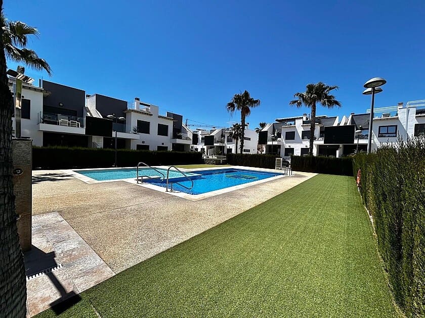 2 slaapkamer Bungalow te koop in Pilar de la Horadada met zwembad garage - € 220.000 (Ref: 8949500)