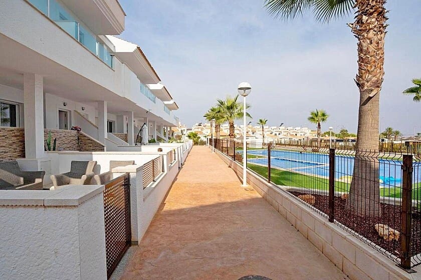 3 soveværelse Byhus til salg i Los Altos med swimmingpool - € 315.000 (Ref: 9057022)