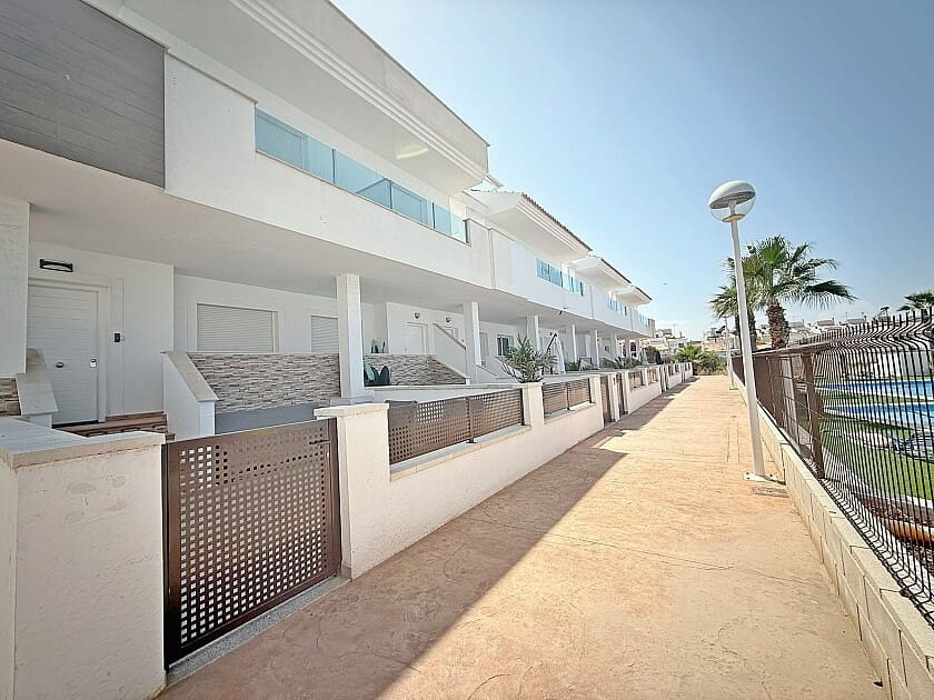 3 soveværelse Byhus til salg i Los Altos med swimmingpool - € 315.000 (Ref: 9057022)