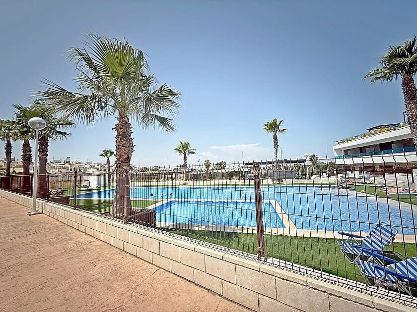 3 soveværelse Byhus til salg i Los Altos med swimmingpool - € 315.000 (Ref: 9057022)