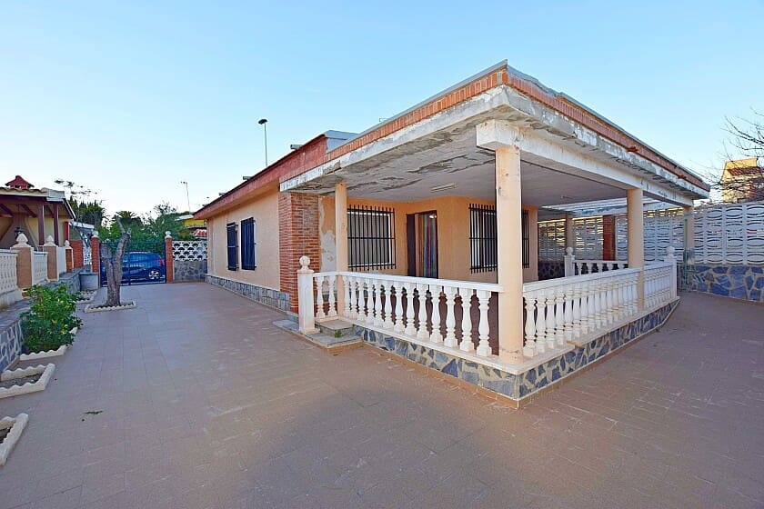 3 soverom Villa til salgs i Torrevieja med svømmebasseng garasje - € 264 900 (Ref: 9113021)