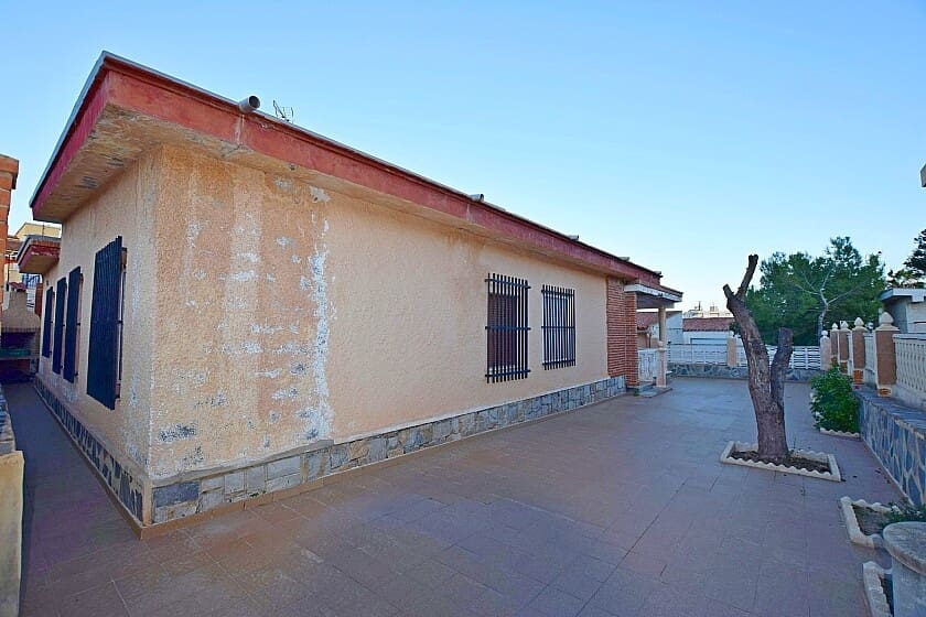 3 soverom Villa til salgs i Torrevieja med svømmebasseng garasje - € 264 900 (Ref: 9113021)