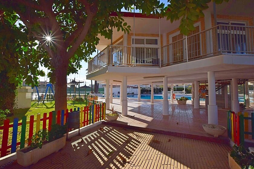 3 soverom Villa til salgs i Torrevieja med svømmebasseng garasje - € 264 900 (Ref: 9113021)