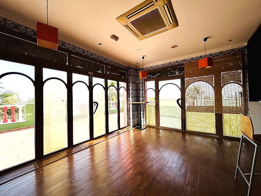 Komercyjne na sprzedaż w Orihuela Costa z basenem - 350 000 € (Ref: 9113023)