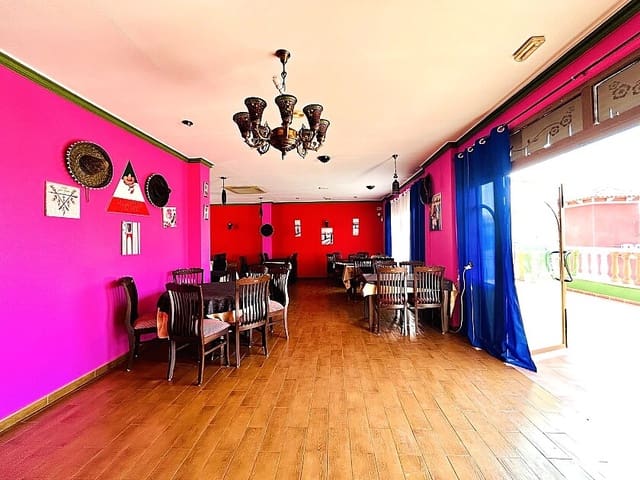 Kommersiell till salu i Lomas de Cabo Roig - Los Dolses, Orihuela med pool - 350 000 € (Ref: 9113023)