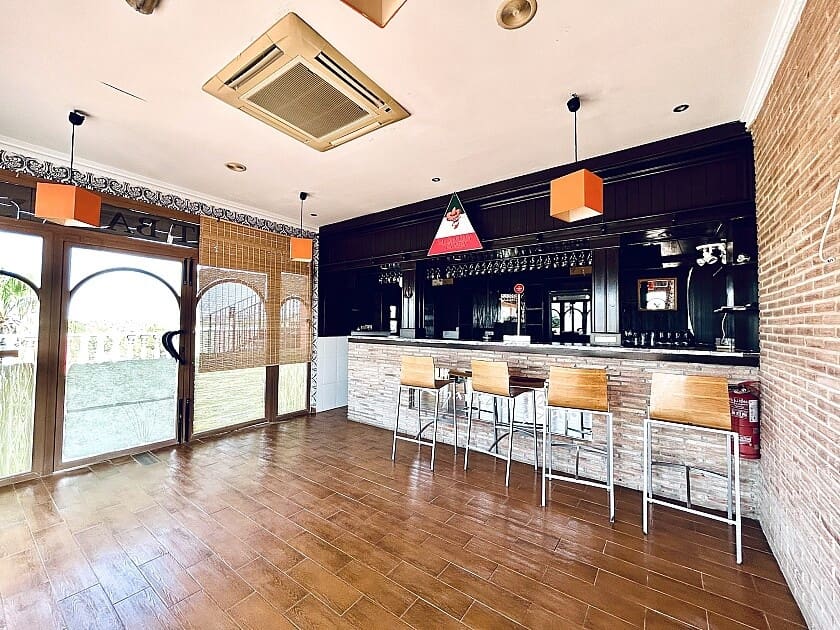 Komercyjne na sprzedaż w Orihuela Costa z basenem - 350 000 € (Ref: 9113023)