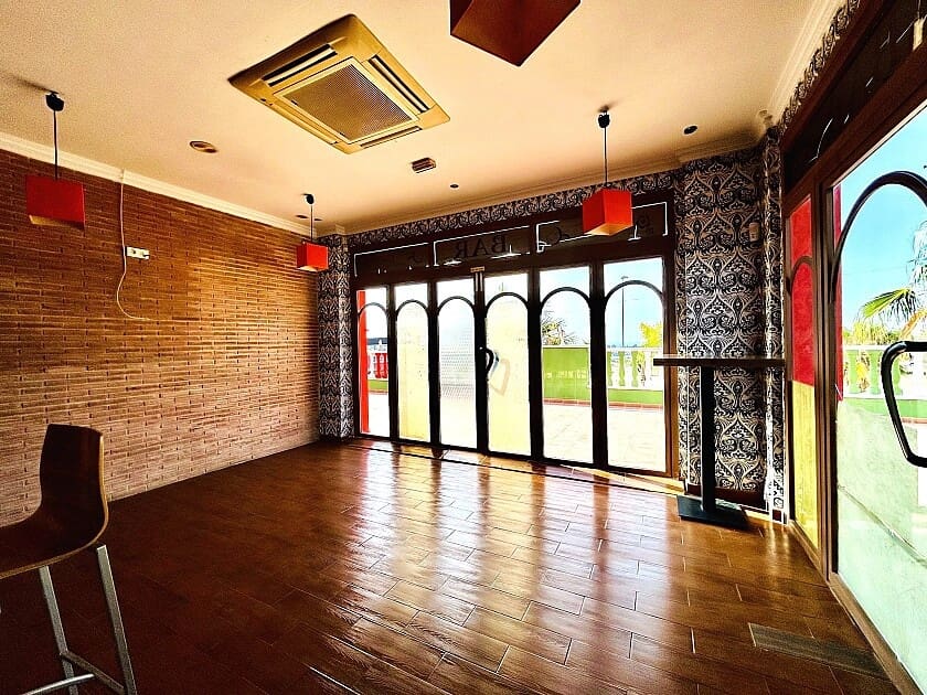 Komercyjne na sprzedaż w Orihuela Costa z basenem - 350 000 € (Ref: 9113023)