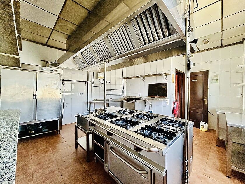 Komercyjne na sprzedaż w Orihuela Costa z basenem - 350 000 € (Ref: 9113023)