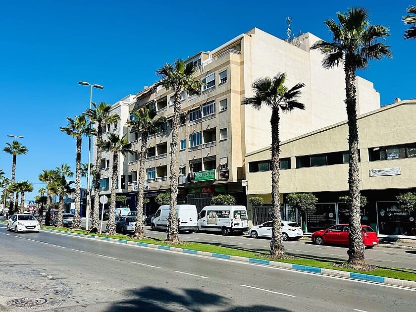 4 slaapkamer Appartement te koop in Torrevieja met zwembad garage - € 209.900 (Ref: 9113030)