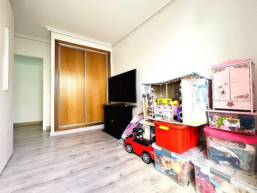 4 slaapkamer Appartement te koop in Torrevieja met zwembad garage - € 209.900 (Ref: 9113030)