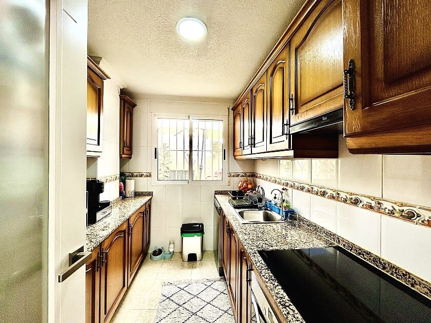 4 slaapkamer Appartement te koop in Torrevieja met zwembad garage - € 209.900 (Ref: 9113030)