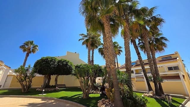 4 soveværelse Byhus til salg i Torreblanca, Torrevieja med swimmingpool garage - € 234.900 (Ref: 9113033)