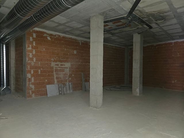 Commercial for sale in Centro - Muelle Pesquero, Torrevieja with pool - € 295,000 (Ref: 9113034)