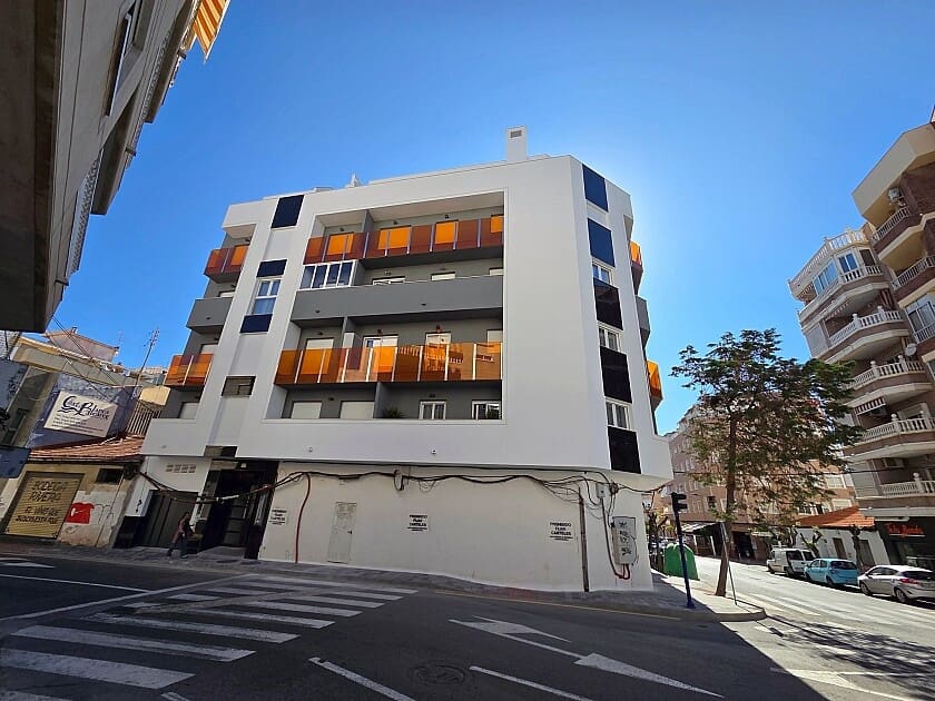 Commercial for sale in Torrevieja with pool - € 295,000 (Ref: 9113034)