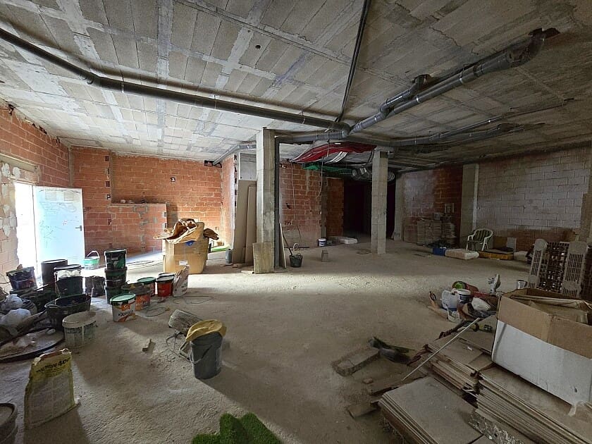 Commercial for sale in Torrevieja with pool - € 295,000 (Ref: 9113034)