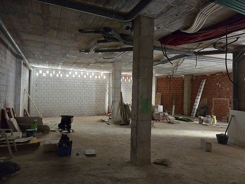 Commercial for sale in Torrevieja with pool - € 295,000 (Ref: 9113034)