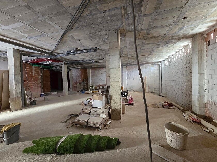 Commercial for sale in Torrevieja with pool - € 295,000 (Ref: 9113034)