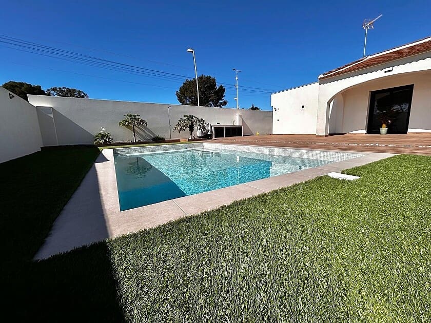 3 bedroom Villa for sale in Los Balcones with pool - € 479,900 (Ref: 9113036)