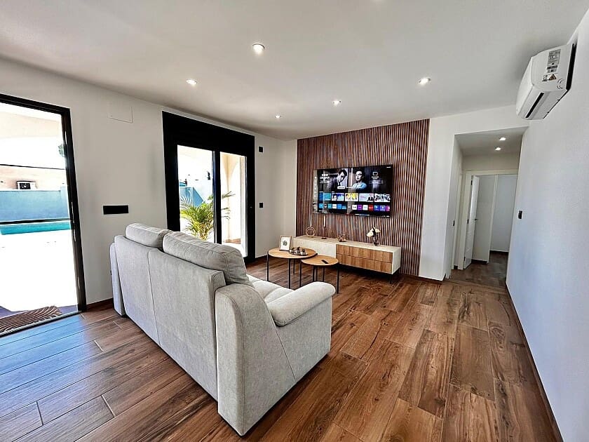 3 bedroom Villa for sale in Los Balcones with pool - € 479,900 (Ref: 9113036)