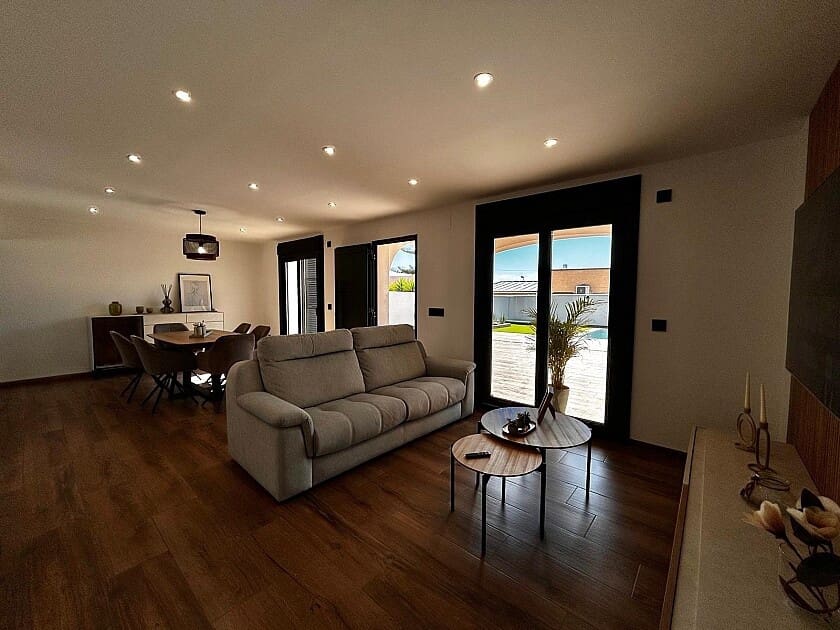 3 bedroom Villa for sale in Los Balcones with pool - € 479,900 (Ref: 9113036)