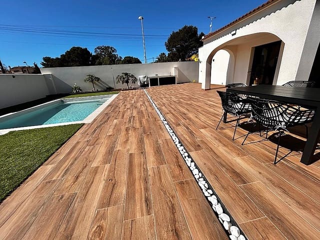 3 bedroom Villa for sale in Los Balcones with pool - € 479,900 (Ref: 9113036)