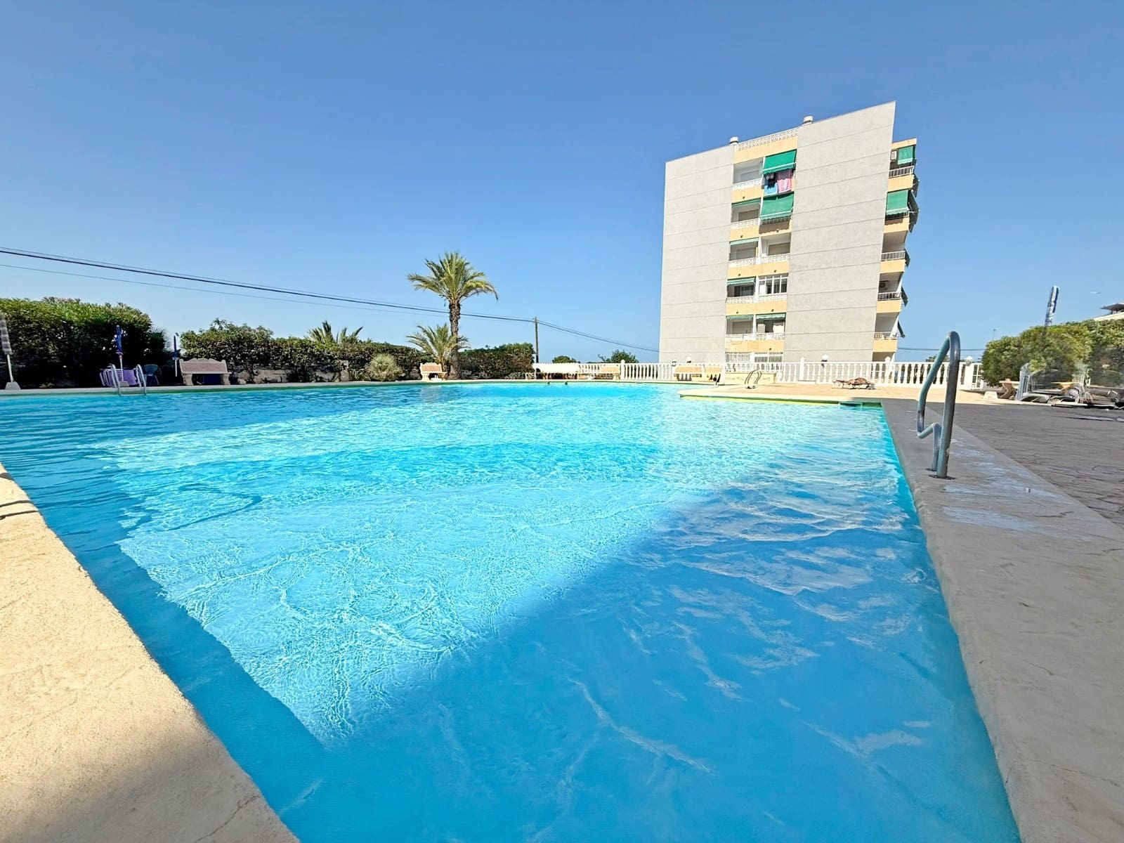 2 soveværelse Lejlighed til salg i Orihuela Costa med swimmingpool - € 275.000 (Ref: 9235437)