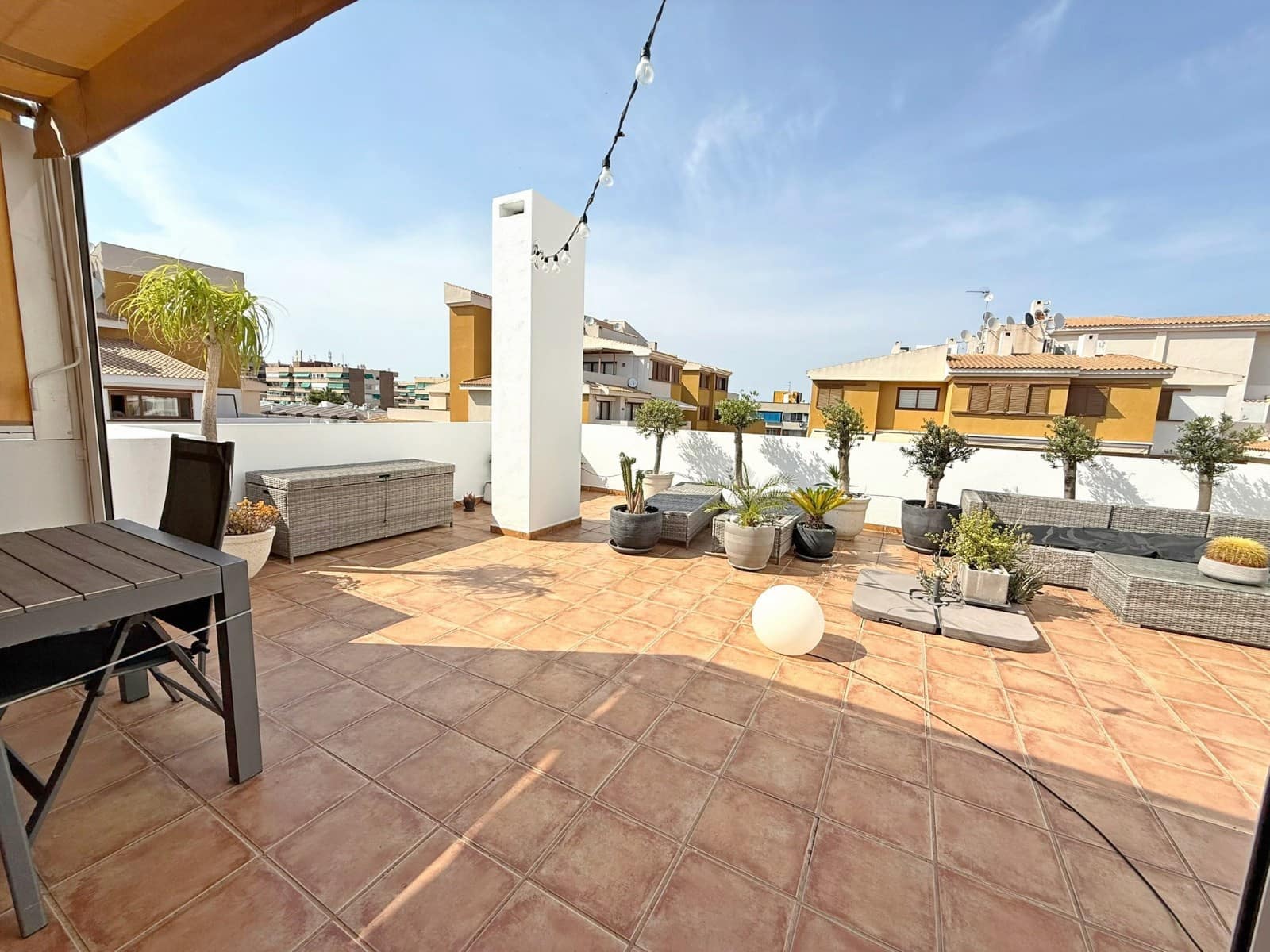 2 makuuhuone Kattohuoneisto myytävänä paikassa Punta Prima mukana uima-altaan - 297 000 € (Ref: 9235439)