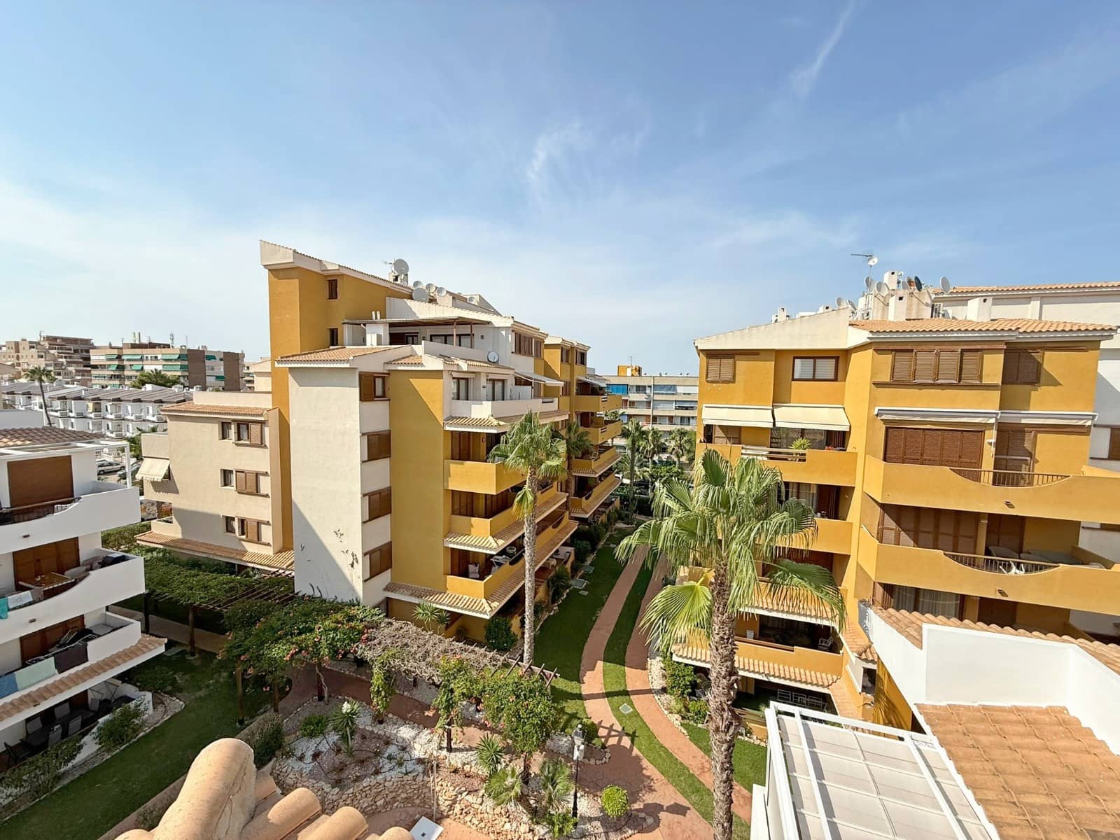 2 makuuhuone Kattohuoneisto myytävänä paikassa Punta Prima mukana uima-altaan - 297 000 € (Ref: 9235439)