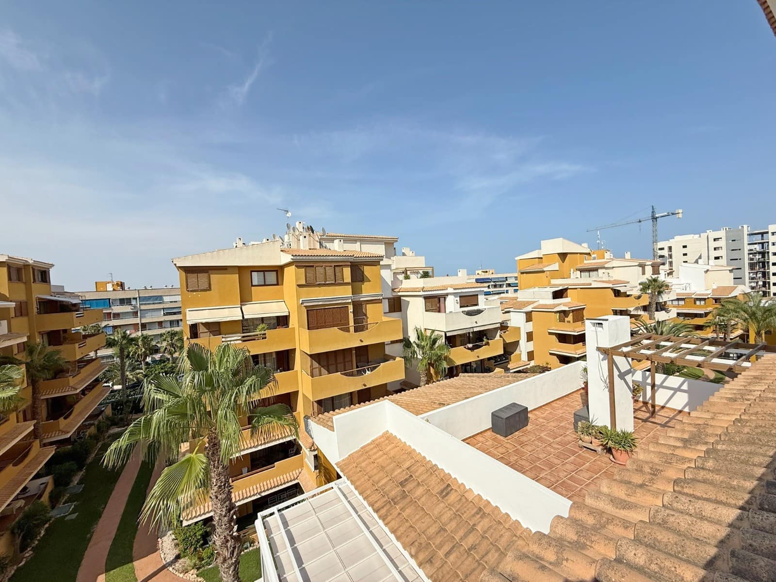 2 makuuhuone Kattohuoneisto myytävänä paikassa Punta Prima mukana uima-altaan - 297 000 € (Ref: 9235439)