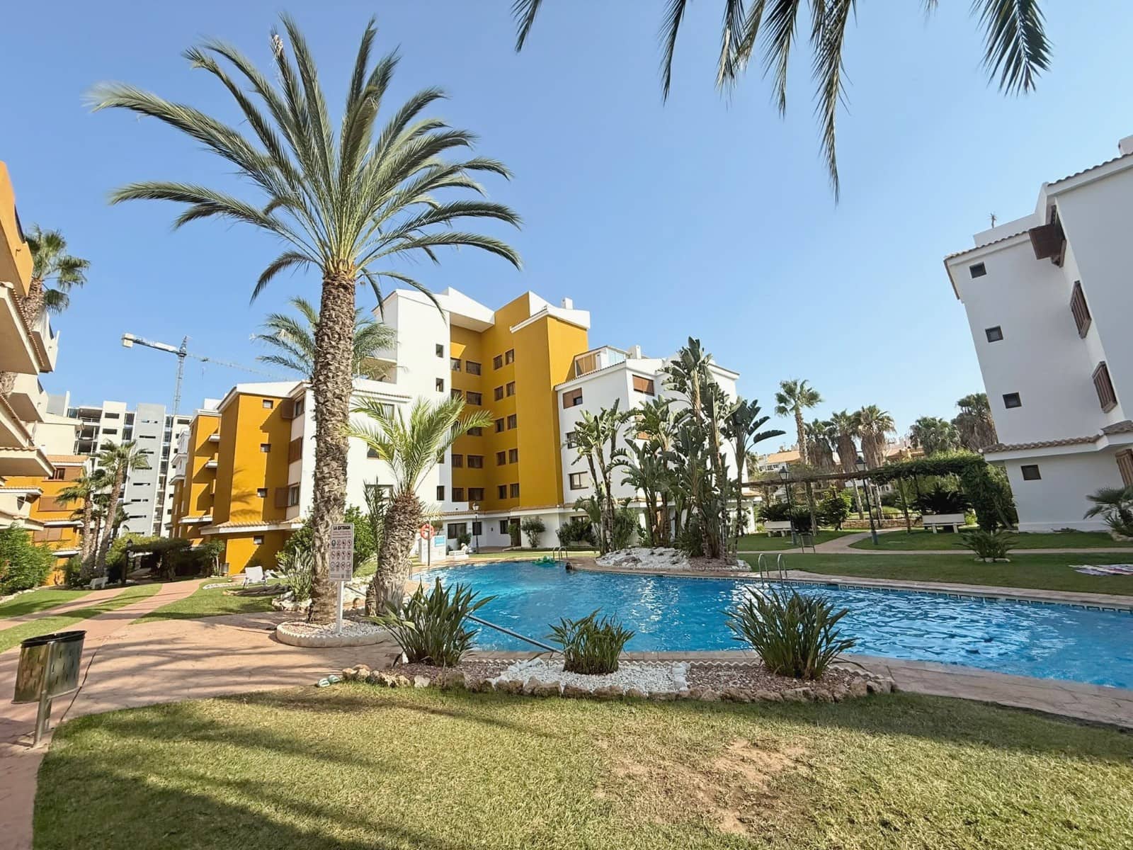 2 makuuhuone Kattohuoneisto myytävänä paikassa Punta Prima mukana uima-altaan - 297 000 € (Ref: 9235439)