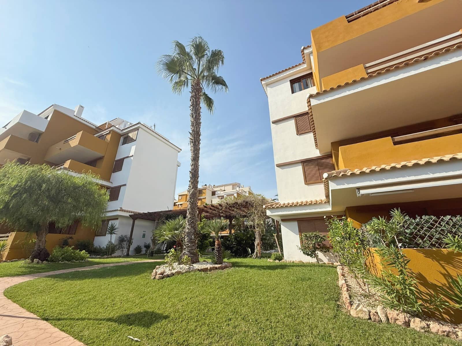 2 makuuhuone Kattohuoneisto myytävänä paikassa Punta Prima mukana uima-altaan - 297 000 € (Ref: 9235439)