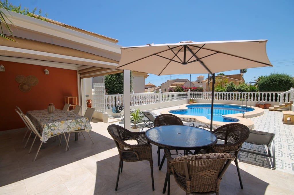 3 slaapkamer Villa te koop in San Miguel de Salinas met zwembad - € 389.000 (Ref: 10005164)
