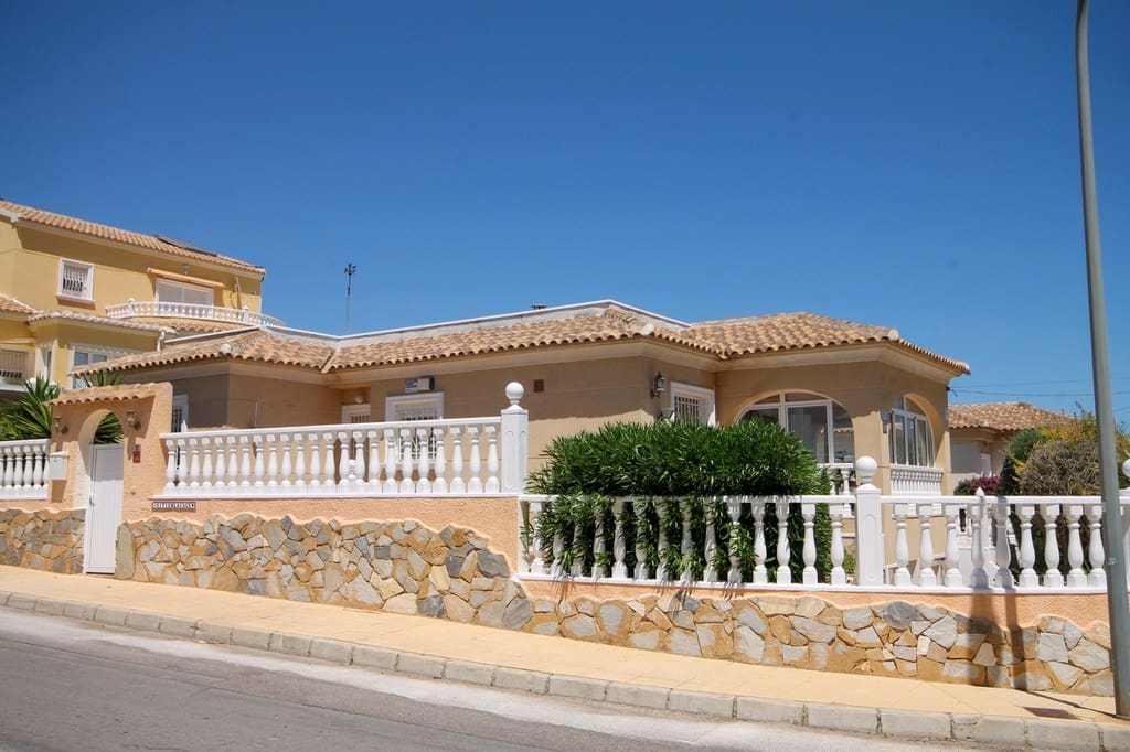 3 slaapkamer Villa te koop in San Miguel de Salinas met zwembad - € 389.000 (Ref: 10005164)