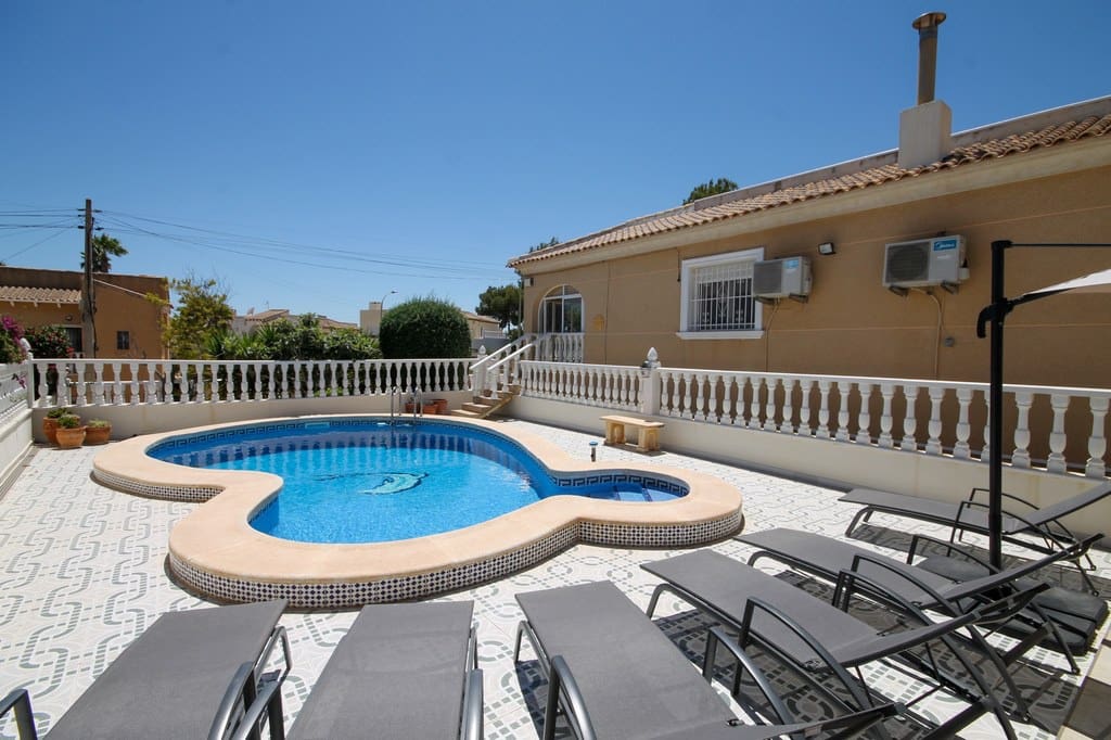3 slaapkamer Villa te koop in San Miguel de Salinas met zwembad - € 389.000 (Ref: 10005164)