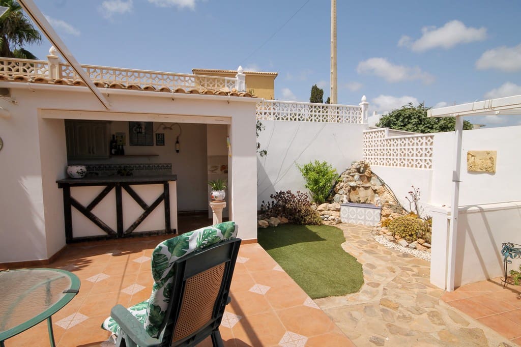 2 bedroom Villa for sale in Orihuela Costa - € 289,000 (Ref: 10046939)