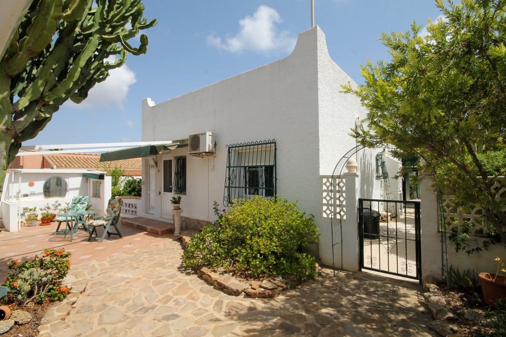 2 bedroom Villa for sale in Orihuela Costa - € 289,000 (Ref: 10046939)