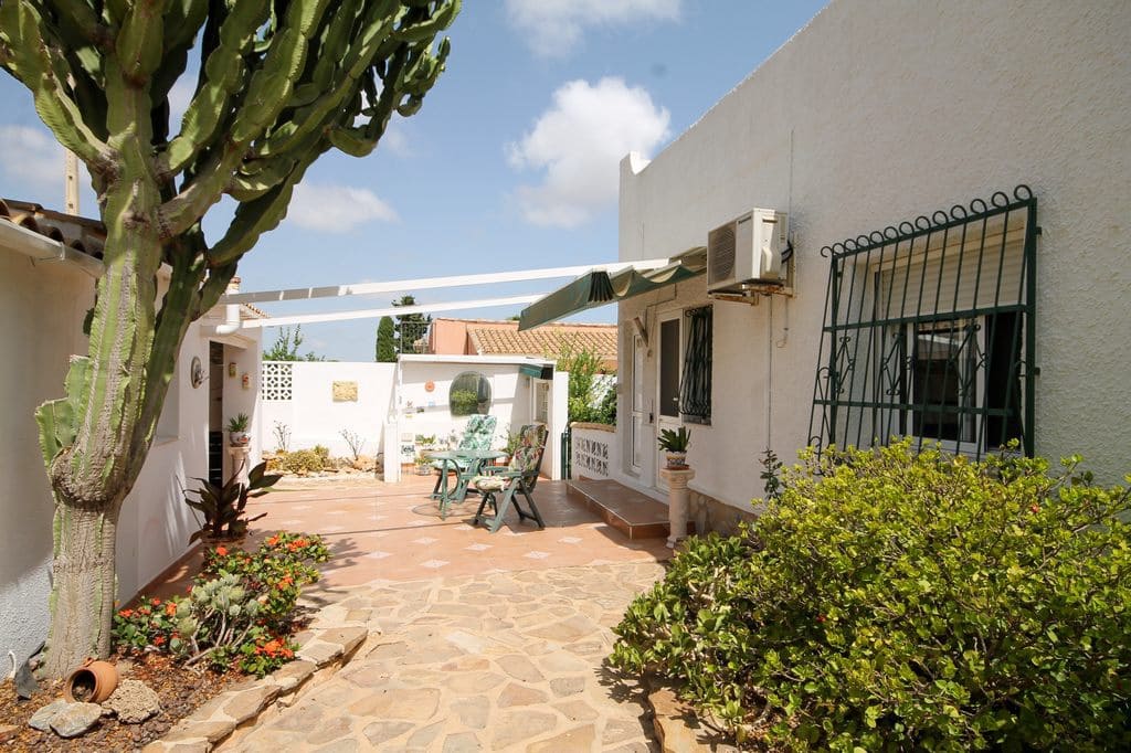 2 bedroom Villa for sale in Orihuela Costa - € 289,000 (Ref: 10046939)