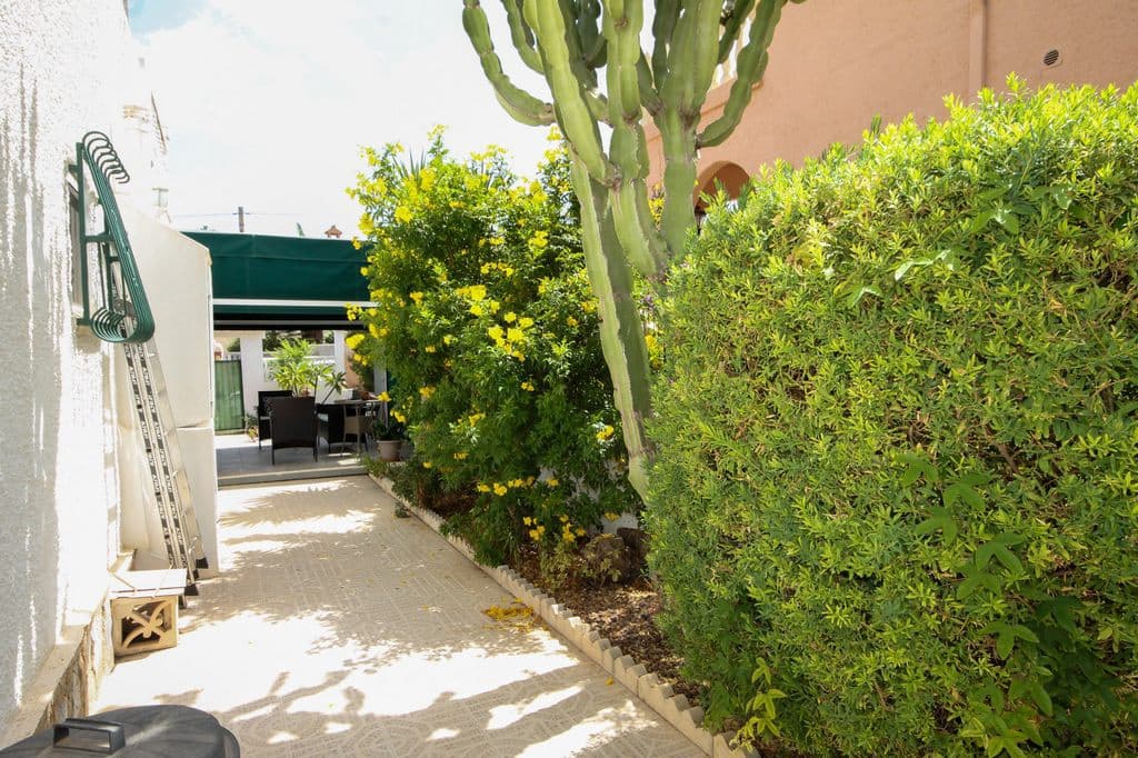 2 bedroom Villa for sale in Orihuela Costa - € 289,000 (Ref: 10046939)