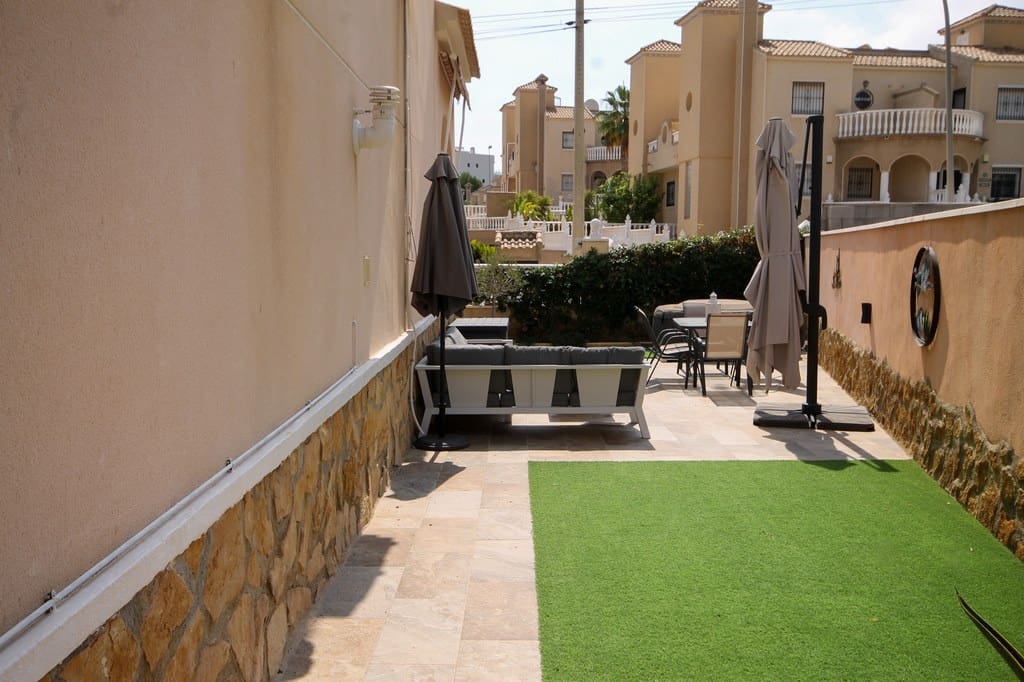 3 slaapkamer Villa te koop in San Miguel de Salinas met zwembad garage - € 285.000 (Ref: 10088941)