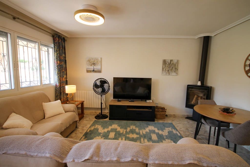 3 slaapkamer Villa te koop in San Miguel de Salinas met zwembad garage - € 285.000 (Ref: 10088941)