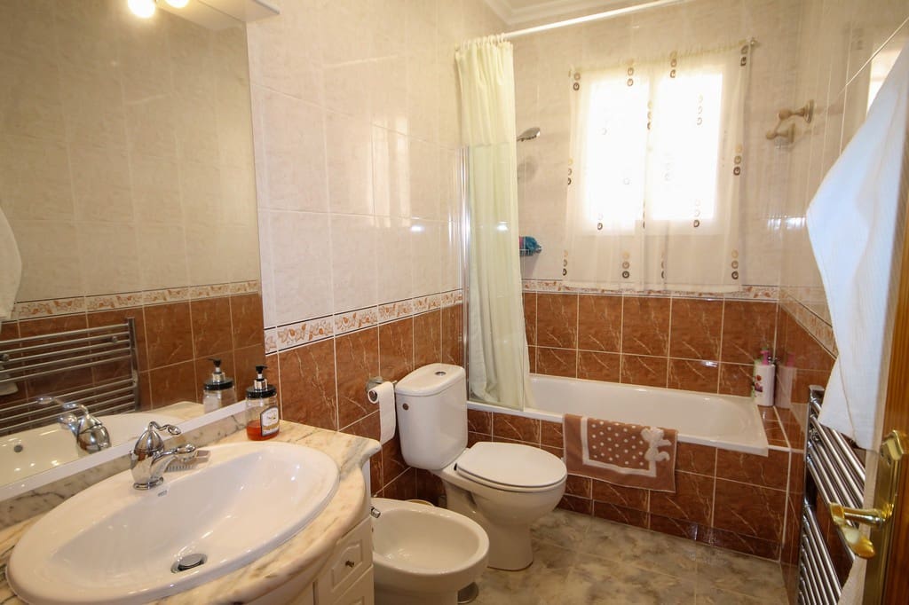 3 slaapkamer Villa te koop in San Miguel de Salinas met zwembad garage - € 285.000 (Ref: 10088941)