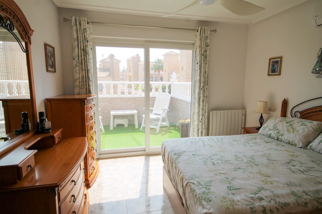 3 slaapkamer Villa te koop in San Miguel de Salinas met zwembad garage - € 285.000 (Ref: 10088941)