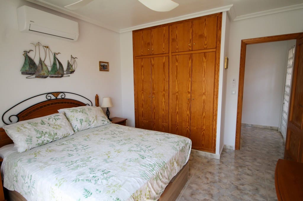 3 slaapkamer Villa te koop in San Miguel de Salinas met zwembad garage - € 285.000 (Ref: 10088941)