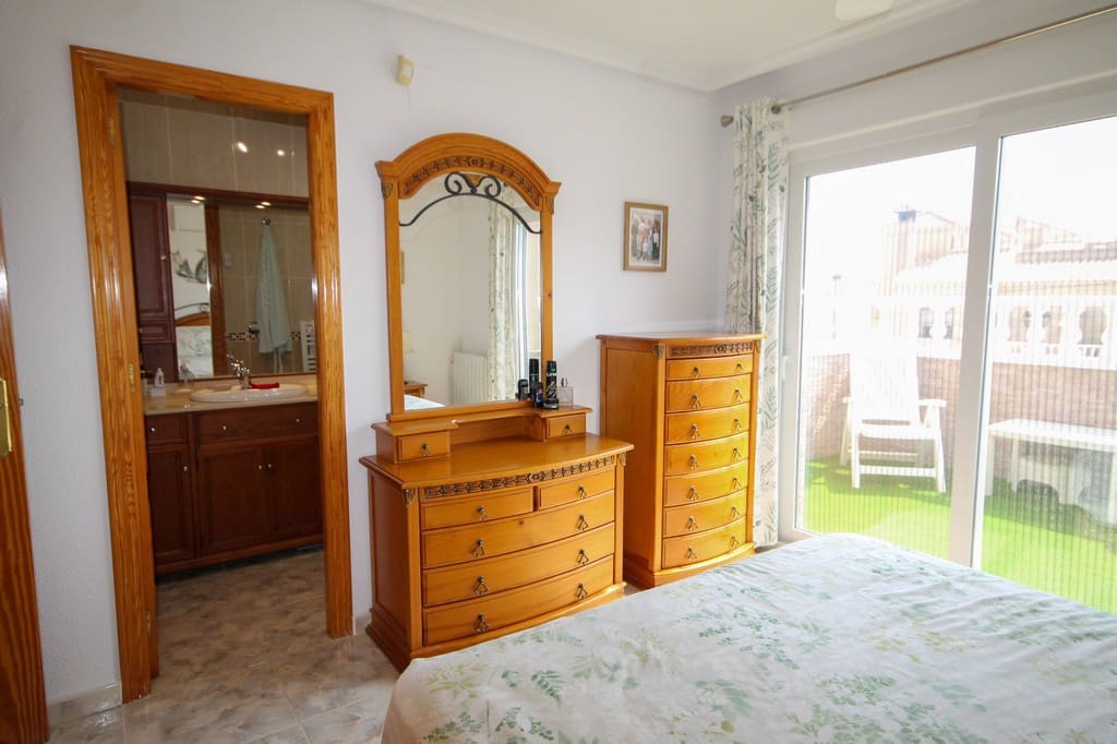 3 slaapkamer Villa te koop in San Miguel de Salinas met zwembad garage - € 285.000 (Ref: 10088941)
