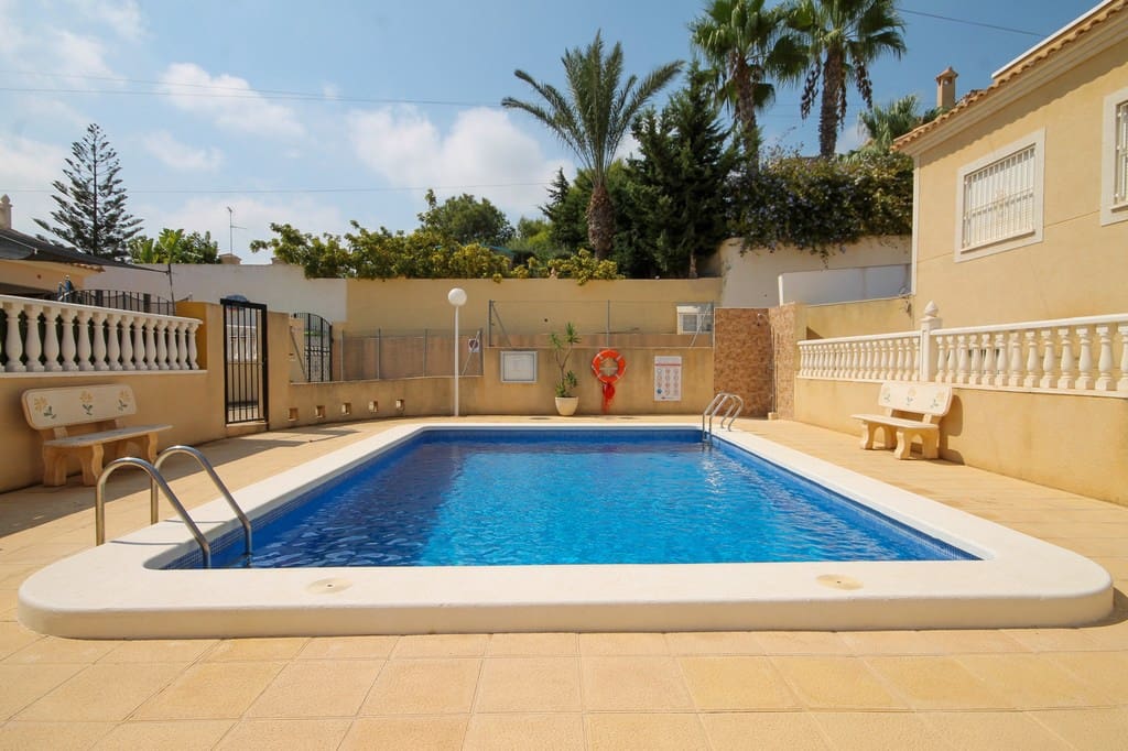 3 slaapkamer Villa te koop in San Miguel de Salinas met zwembad garage - € 285.000 (Ref: 10088941)