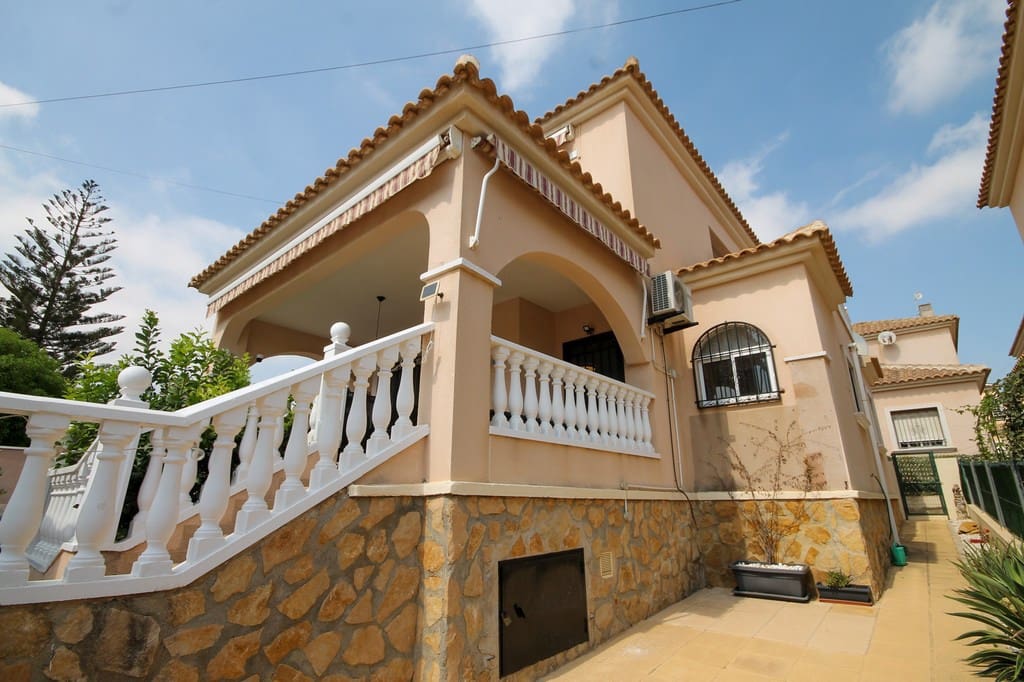 3 slaapkamer Villa te koop in San Miguel de Salinas met zwembad garage - € 285.000 (Ref: 10088941)