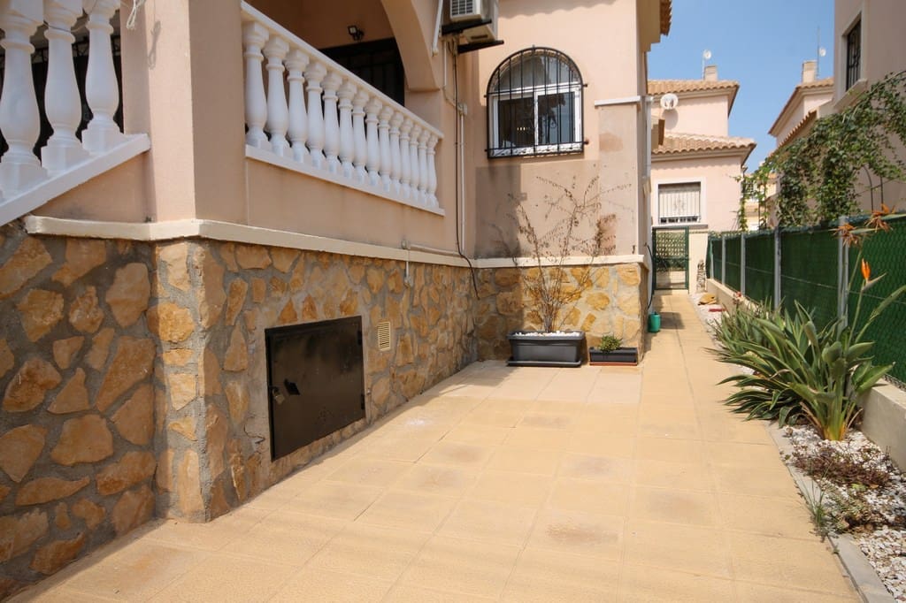 3 slaapkamer Villa te koop in San Miguel de Salinas met zwembad garage - € 285.000 (Ref: 10088941)