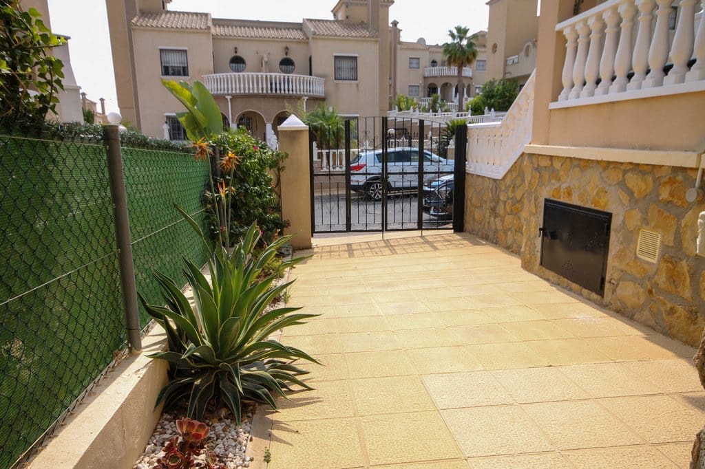 3 slaapkamer Villa te koop in San Miguel de Salinas met zwembad garage - € 285.000 (Ref: 10088941)
