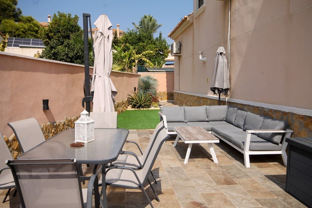 3 slaapkamer Villa te koop in San Miguel de Salinas met zwembad garage - € 285.000 (Ref: 10088941)