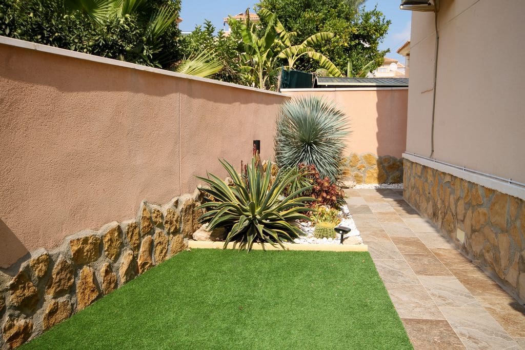 3 slaapkamer Villa te koop in San Miguel de Salinas met zwembad garage - € 285.000 (Ref: 10088941)